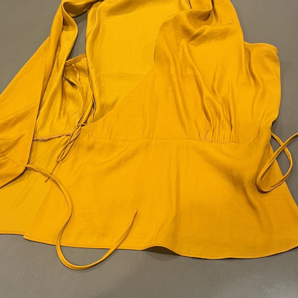 Banana Republic Yellow Sleeveless Wrap Top - Picture 16 of 16